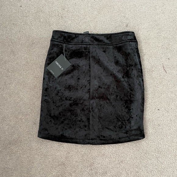 Black velvet skirt - Picture 1 of 2